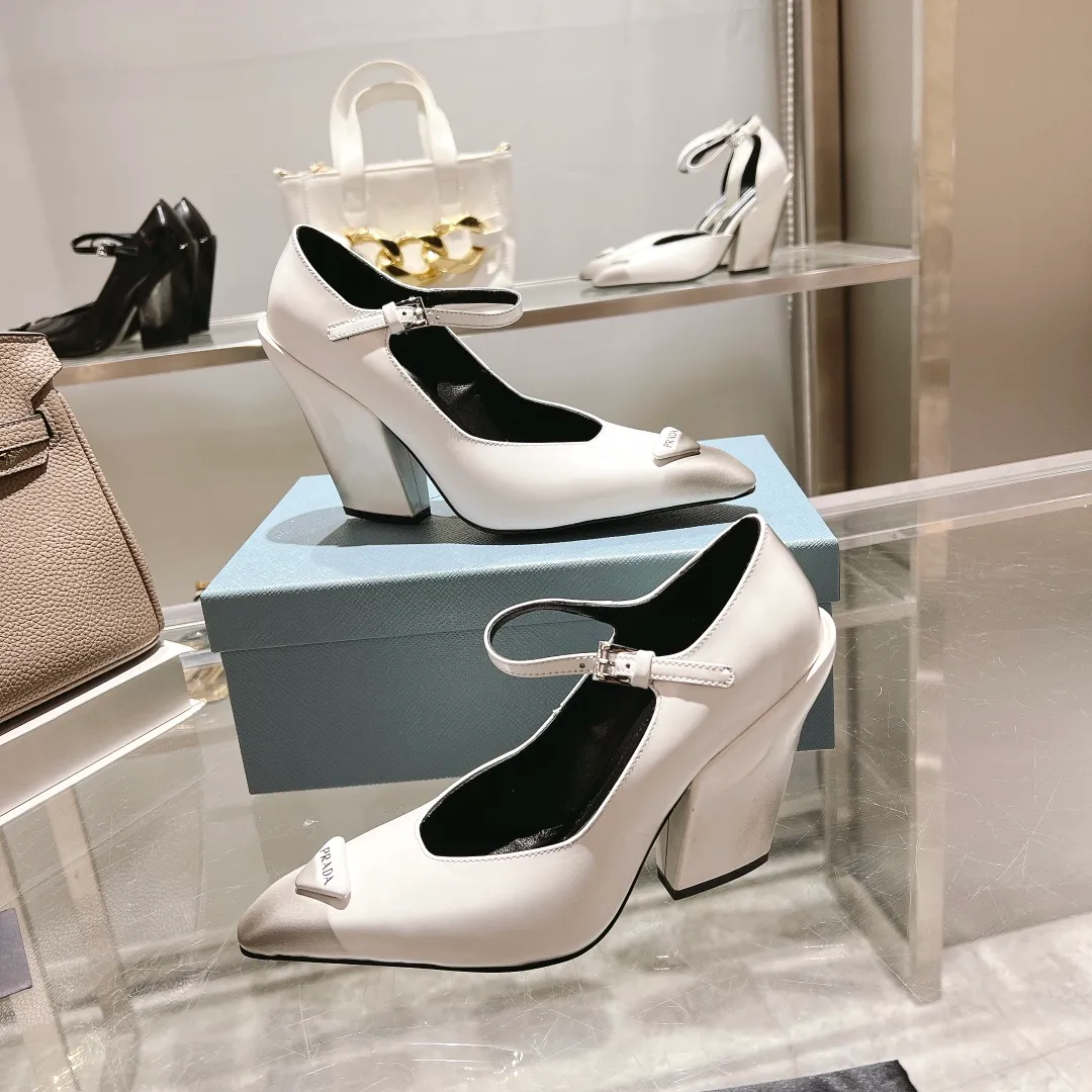 👟👟Ex-factory price 600👟👟 🏧🏧 PRADA ²⁰²²𝐬𝐬Prada’s new product, prada22/23ss “T-stage show style”, the most popular large block heels and wedge-heeled shoes in the ordering conference, (original top-grade open-edge beaded cowhide leather, 3D electronic spray painting color effect. 2 styles are grandly launched.) ——————————————————❣️ The 2022S/23S PRADA autumn and winter new styles are so good-looking. Internet celebrities from all over the world have planted popular models, awakening the imagination of skirt trains, corset ribs and corset curves, streamlined to the extreme ~ super hot series of hot products, iconic logo small leather bag with buckle.  Prada spring 2022's latest electronic inkjet technology, coupled with a small square toe, allows the autumn and winter models to evolve the same look, showing two different styles through different makeup, hair and body shapes with 8.5cm thick heels. Autumn singles and boots are equally charming, and the styles presented are also wonderful!  This season's Prada styles are simpler in design than before. They don't deliberately pursue a trendy or sporty feel. The overall look is natural, and the colors are not too bright. They are so beautiful when paired with a large pointed wedge heel. 😋The original shoes are developed and purchased from Italian counters, and are reproduced 1:1 according to the original taste. The sloped block heel and concave and convex shape are the same as the original. 💛❤️ ⚛ Mixed sheepskin lining is breathable and comfortable, genuine leather outsole ⚛Ready for sale Size: 35-39 (40 customized) ⚛Multiple colors, all official colors can be produced.
